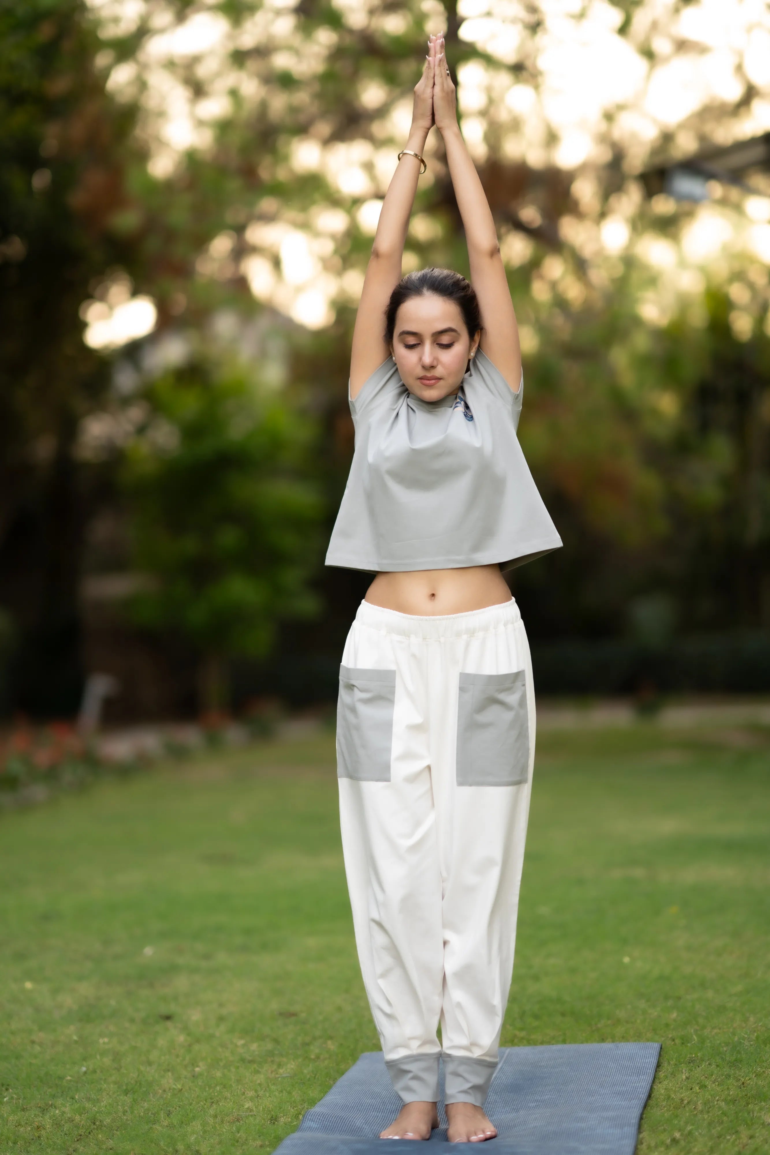 Cloudy grey crop top yoga set